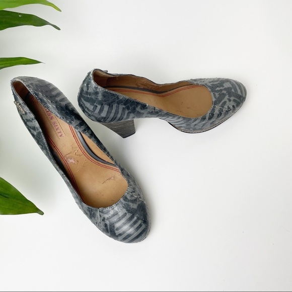 Miss Sixty Pumps Gray Leather Alligator print pumps 38.5/8 - Picture 3 of 11